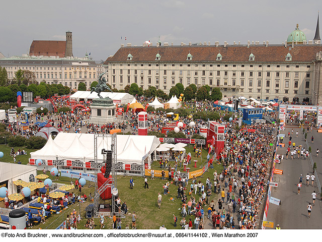 Zeltstadt beim Vienna-Citymarathon 2007